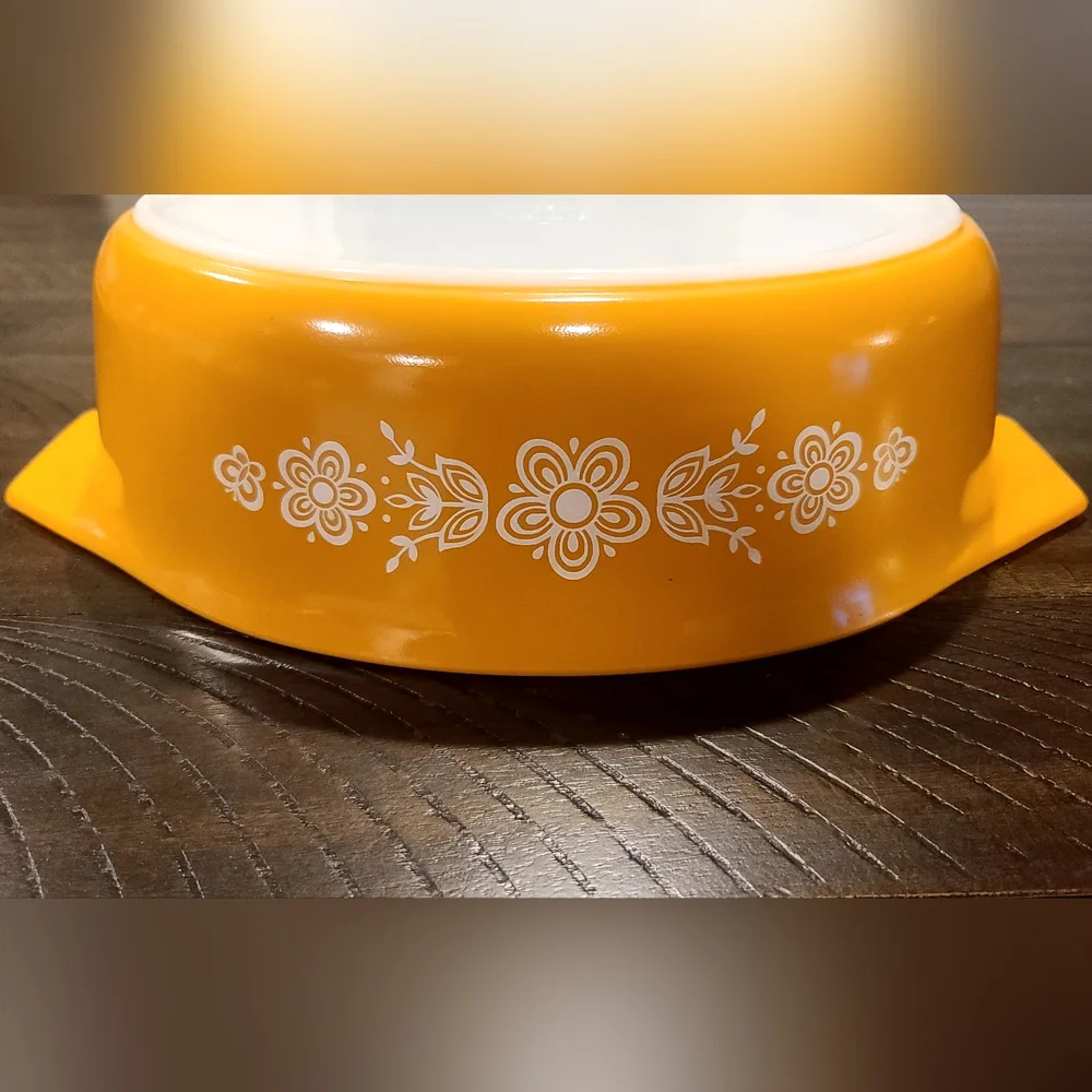 PYREX Vintage Golden Butterfly Baking Casserole Dish with Lid 2.5 Qt